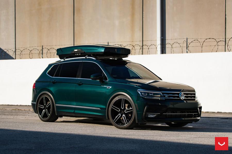  Volkswagen Tiguan R-Line on Vossen Wheels (HF-1) 2019 года  (фото 1 из 51)